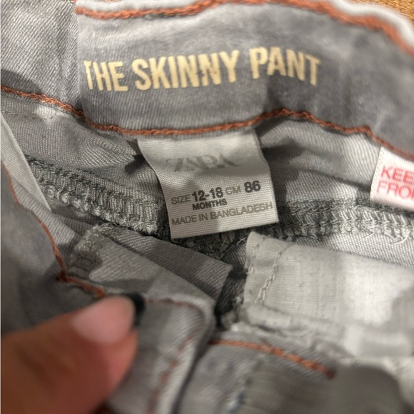 Zara Kids Light Gray Jeans - Picture 2 of 2